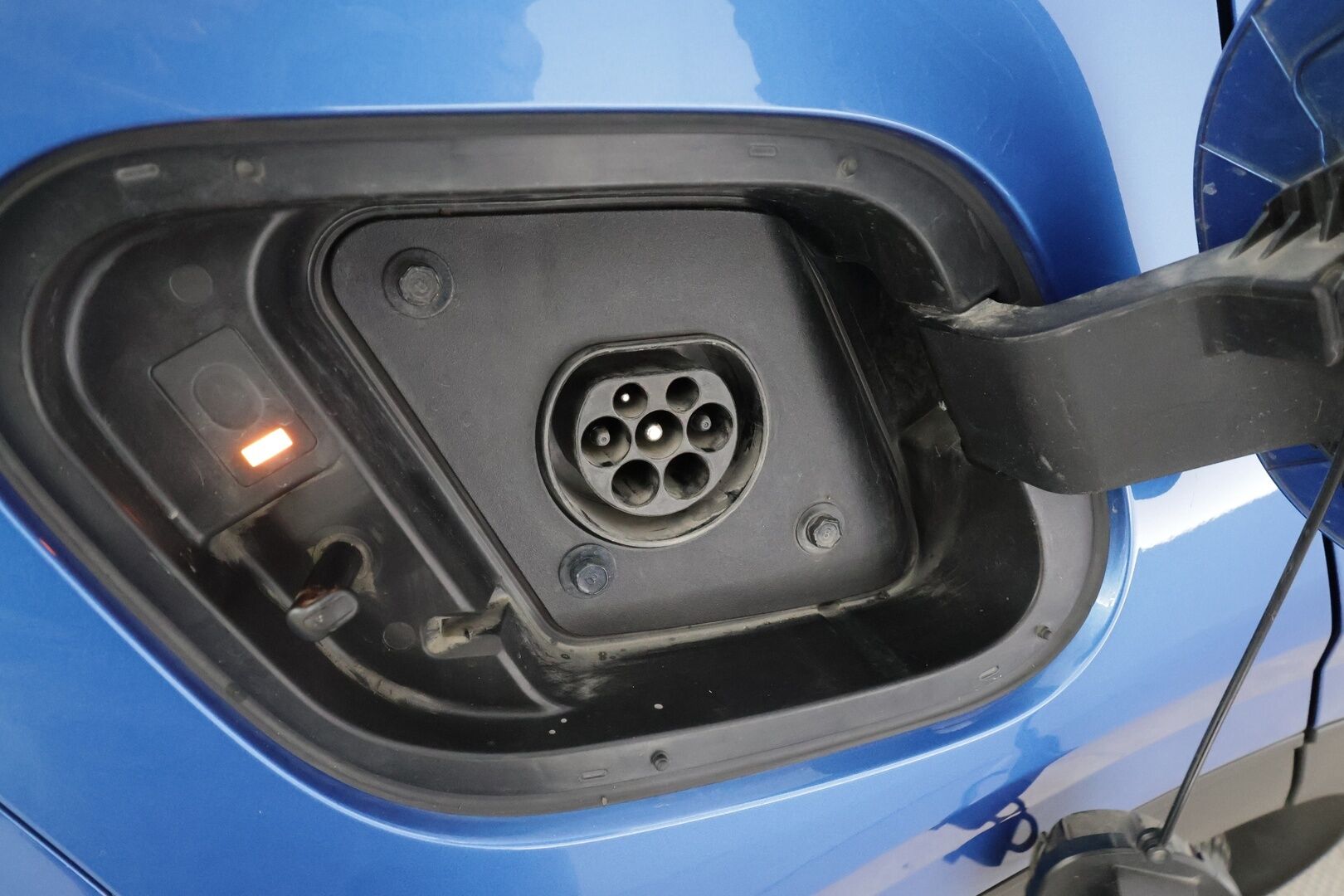 Kia Sportage 2022 1,6 T-GDI AWD Plug-in Hybrid Business Premium AT 265hv * ACC / LED / Koukku / 360° / Navi / Kaistavahti / Keyless * - Suomi-auto / Akku kuntotarkastettu SoH 98% / 2x Latauskaapelit / Kahdet renkaat / Merkkihuollettu! - HULLUT VÄLIPÄIVÄT KORKOTARJOUS 2,49%