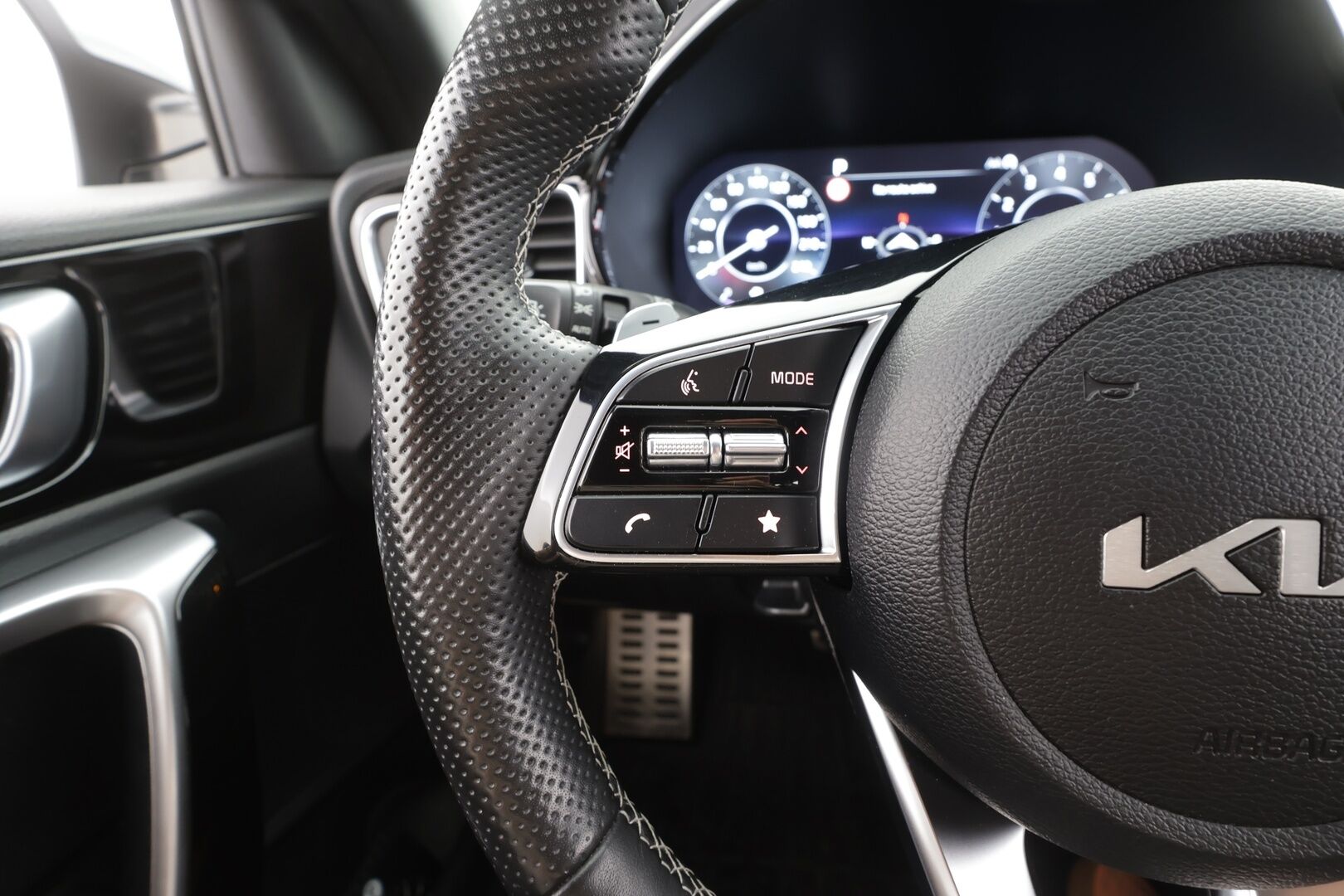 Kia ProCeed 2023 1,5 T-GDI 160hv GT-Line Business Premium DCT - | ACC | Lohko+Sisä | JBL | Kaistavahti | P.Kamera | Navi | LED | Digimittari | Ratinlämmitin | Sähköluukku | Keyless | Puolinahat | ALV | 1.Om Suomi-auto | Kahdet renkaat aluvanteilla | 