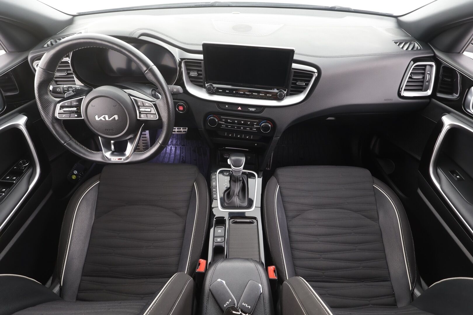 Kia ProCeed 2023 1,5 T-GDI 160hv GT-Line Business Premium DCT - | ACC | Lohko+Sisä | JBL | Kaistavahti | P.Kamera | Navi | LED | Digimittari | Ratinlämmitin | Sähköluukku | Keyless | Puolinahat | ALV | 1.Om Suomi-auto | Kahdet renkaat aluvanteilla | 