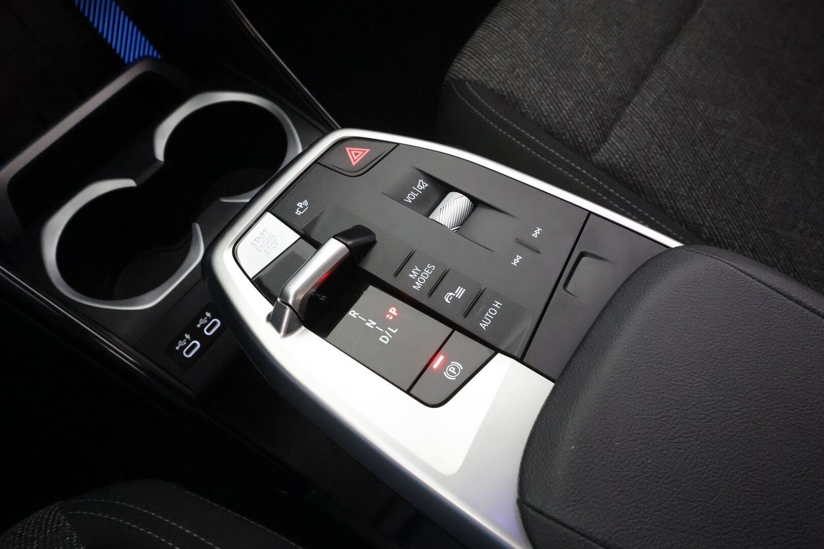 BMW X1 2023 U11 sDrive18i First Edition * Vakkari / P.kamera / Adapt.LED / Comfort Access / Sähköluukku / Navi * - 1.Om Suomi-auto / Kahdet renkaat aluvanteilla / Merkkihuollettu