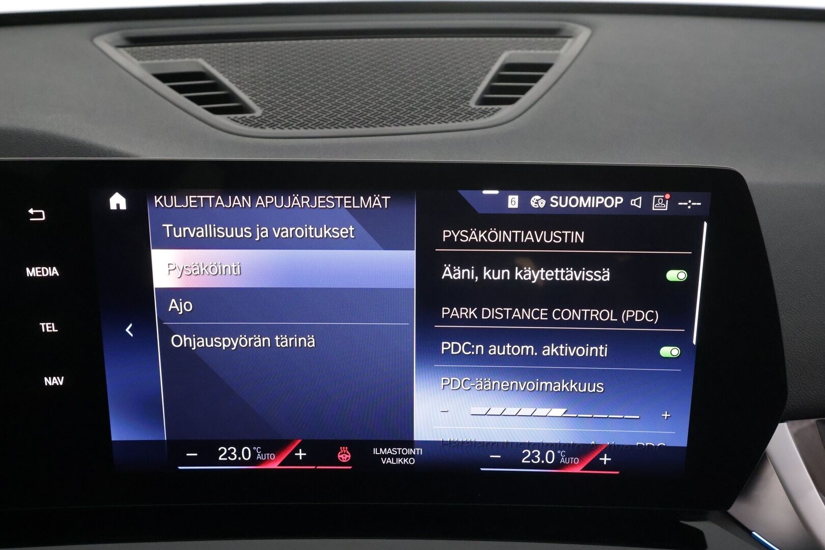 BMW X1 2023 U11 sDrive18i First Edition * Vakkari / P.kamera / Adapt.LED / Comfort Access / Sähköluukku / Navi * - 1.Om Suomi-auto / Kahdet renkaat aluvanteilla / Merkkihuollettu