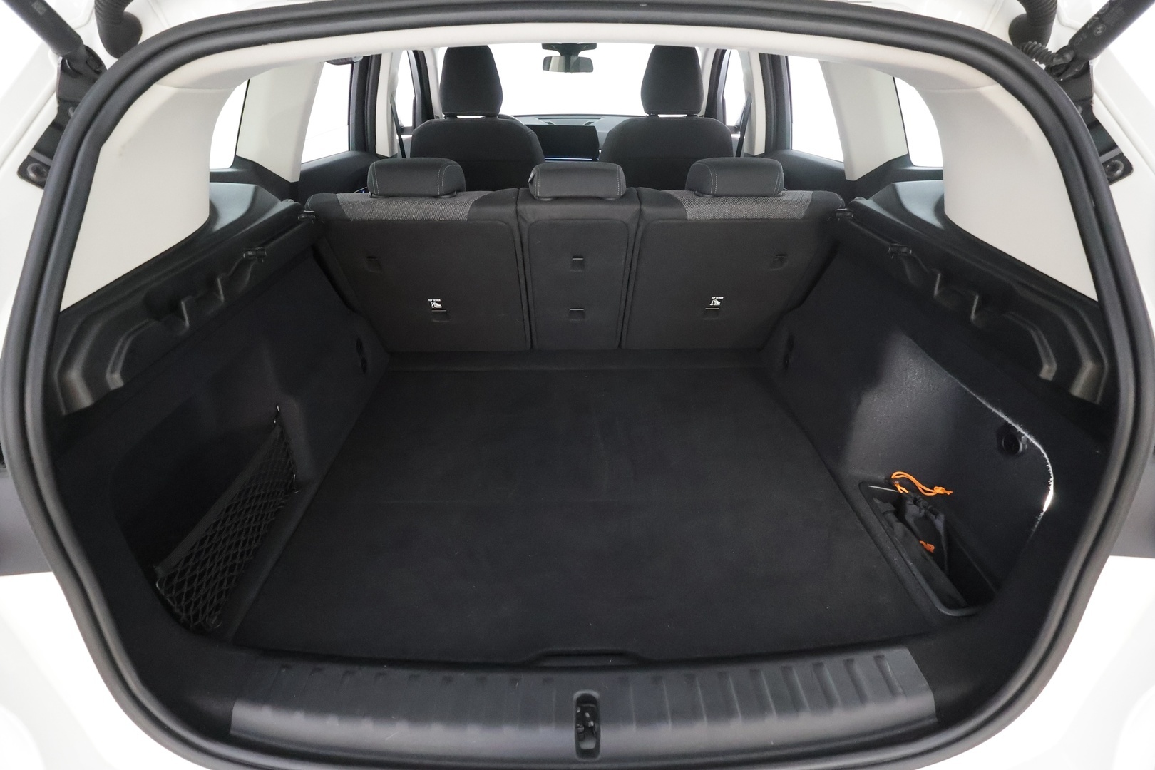 BMW X1 2023 U11 sDrive18i First Edition * Vakkari / P.kamera / Adapt.LED / Comfort Access / Sähköluukku / Navi * - 1.Om Suomi-auto / Kahdet renkaat aluvanteilla / Merkkihuollettu