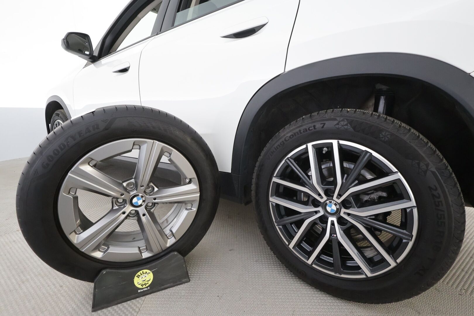 BMW X1 2023 U11 sDrive18i First Edition * Vakkari / P.kamera / Adapt.LED / Comfort Access / Sähköluukku / Navi * - 1.Om Suomi-auto / Kahdet renkaat aluvanteilla / Merkkihuollettu