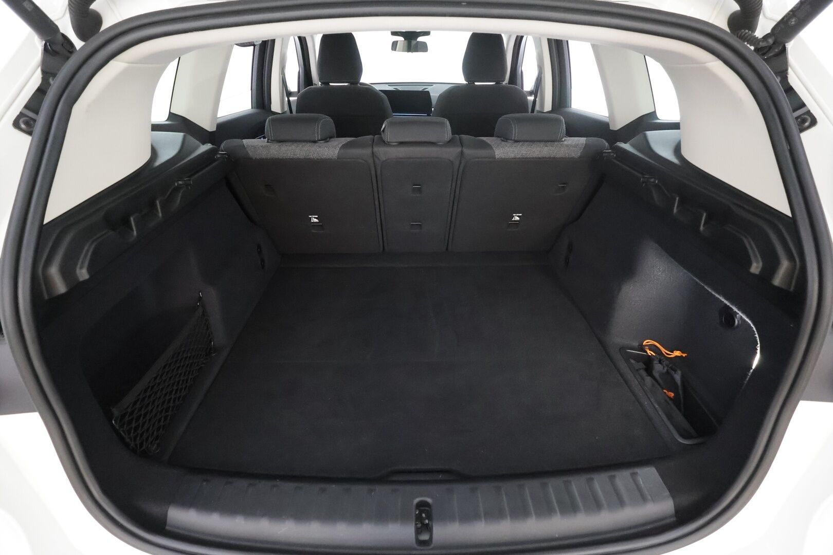 BMW X1 2023 U11 sDrive18i First Edition * Vakkari / P.kamera / Adapt.LED / Comfort Access / Sähköluukku / Navi * - 1.Om Suomi-auto / Kahdet renkaat aluvanteilla / Merkkihuollettu