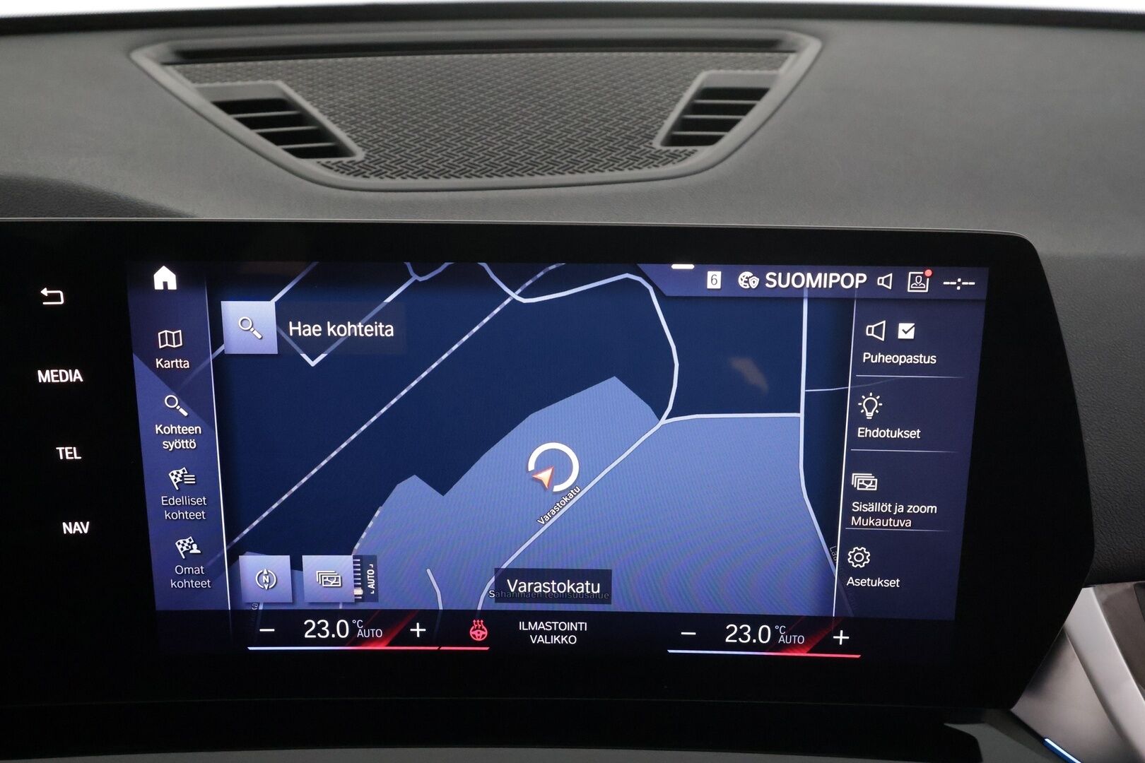 BMW X1 2023 U11 sDrive18i First Edition * Vakkari / P.kamera / Adapt.LED / Comfort Access / Sähköluukku / Navi * - 1.Om Suomi-auto / Kahdet renkaat aluvanteilla / Merkkihuollettu