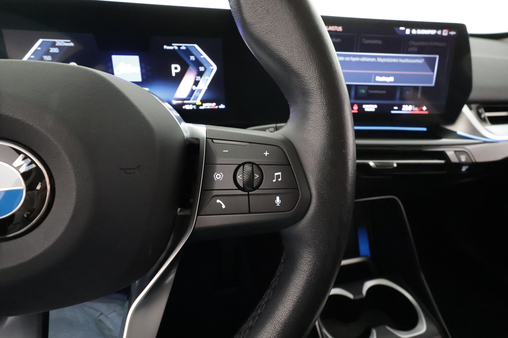 BMW X1 2023 U11 sDrive18i First Edition * Vakkari / P.kamera / Adapt.LED / Comfort Access / Sähköluukku / Navi * - 1.Om Suomi-auto / Kahdet renkaat aluvanteilla / Merkkihuollettu