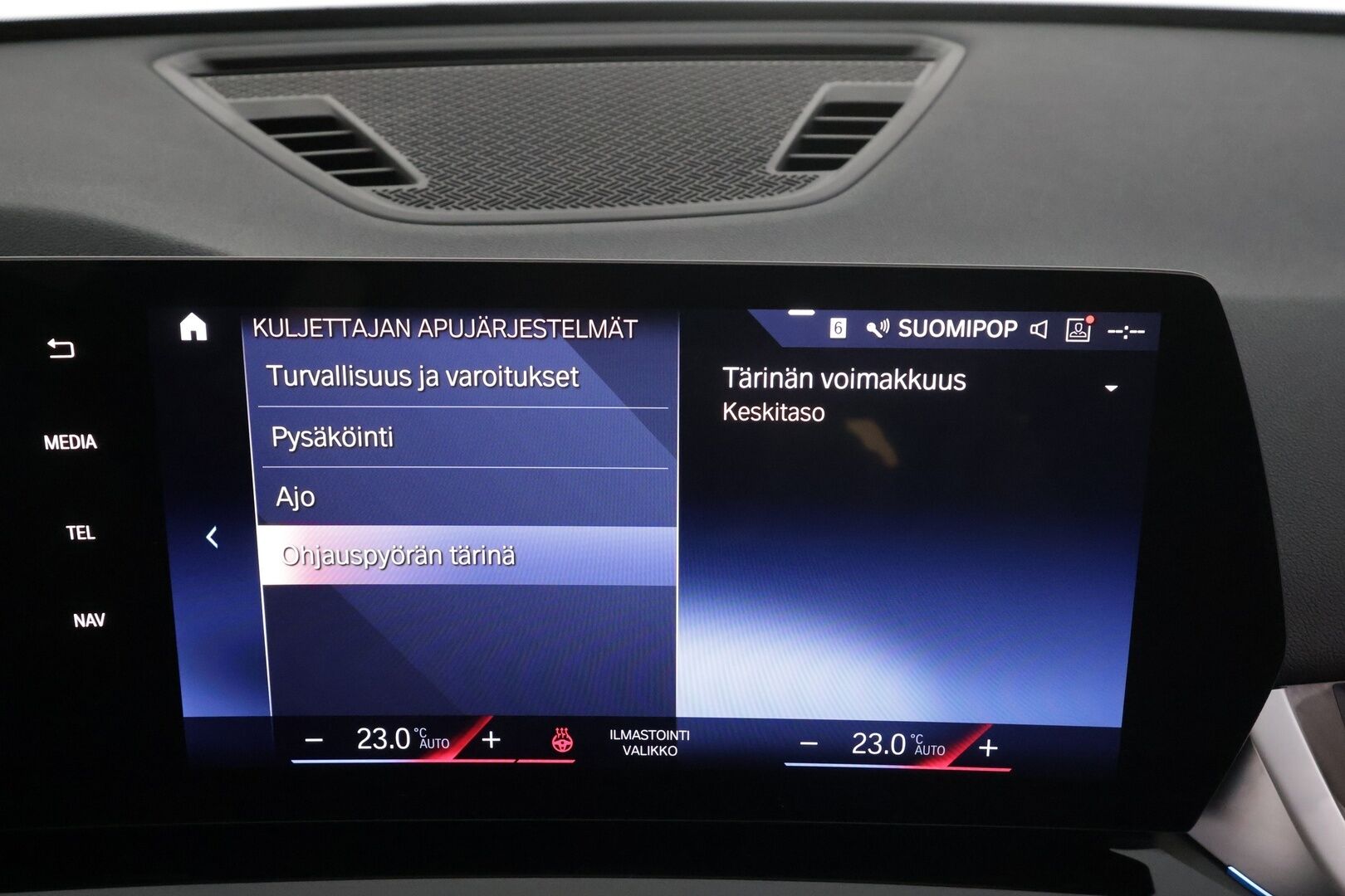 BMW X1 2023 U11 sDrive18i First Edition * Vakkari / P.kamera / Adapt.LED / Comfort Access / Sähköluukku / Navi * - 1.Om Suomi-auto / Kahdet renkaat aluvanteilla / Merkkihuollettu