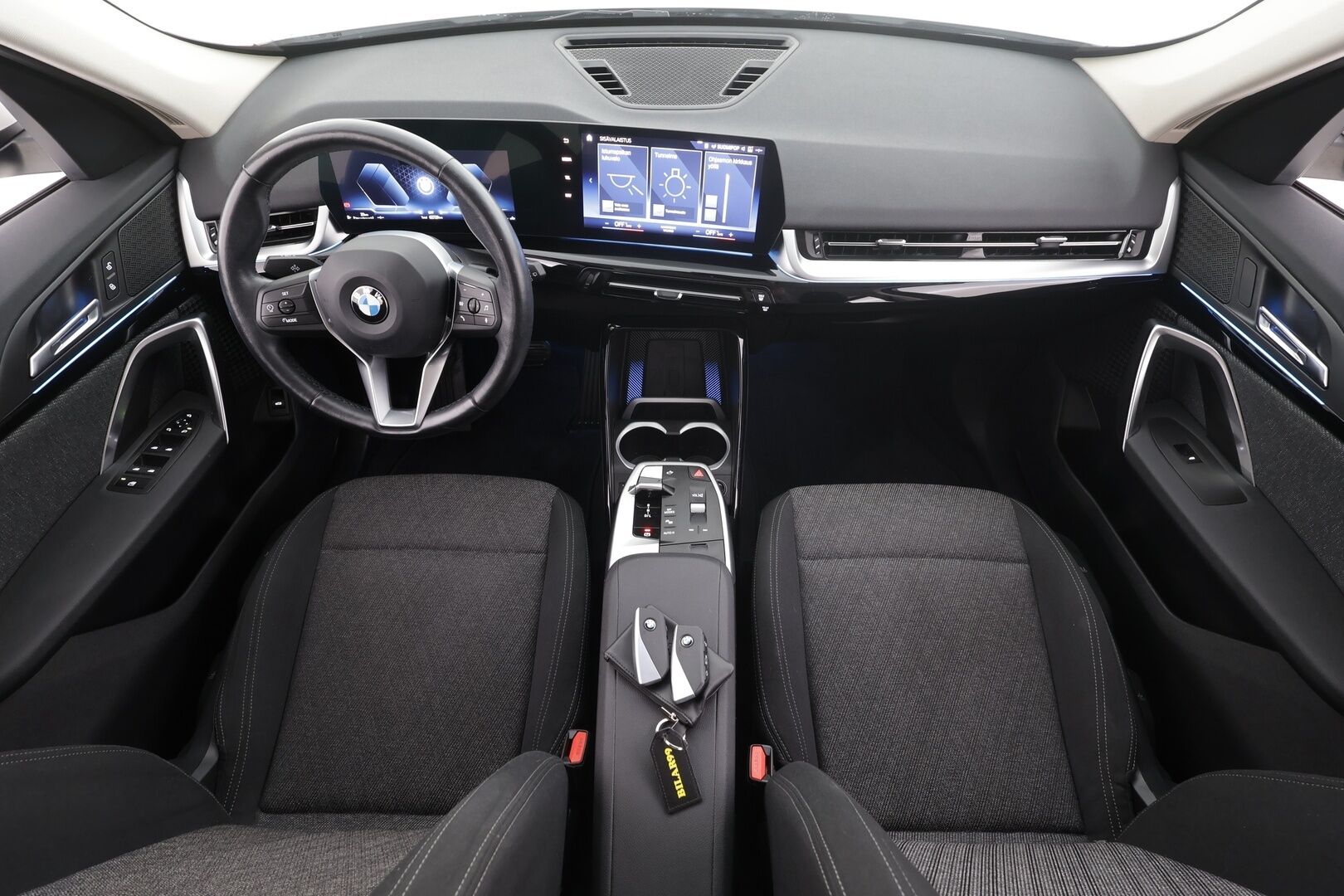 BMW X1 2023 U11 sDrive18i First Edition * Vakkari / P.kamera / Adapt.LED / Comfort Access / Sähköluukku / Navi * - 1.Om Suomi-auto / Kahdet renkaat aluvanteilla / Merkkihuollettu