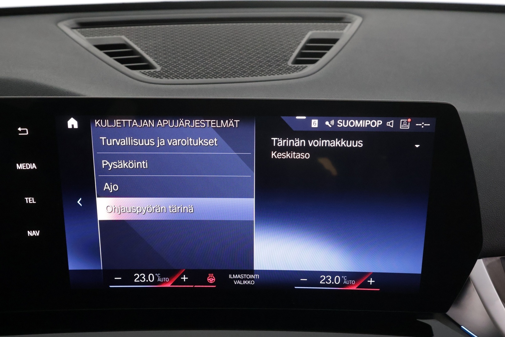 BMW X1 2023 U11 sDrive18i First Edition * Vakkari / P.kamera / Adapt.LED / Comfort Access / Sähköluukku / Navi * - 1.Om Suomi-auto / Kahdet renkaat aluvanteilla / Merkkihuollettu