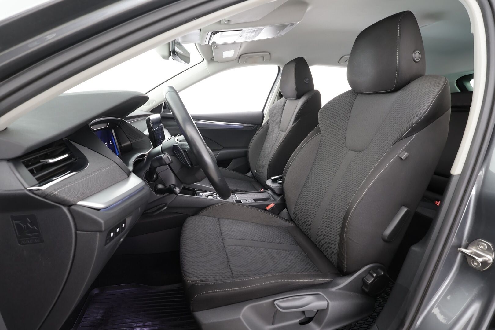 Skoda Octavia 2023 Combi 1.5 TSI Style eTEC DSG * Koukku / ACC / Webasto / Matrix-LED / P.Kamera / Smartlink / Keyless * - 1-om Suomi-auto / Kahdet renkaat aluvanteilla - HULLUT AVAJAISHULINAT KORKOTARJOUS 3,29 %