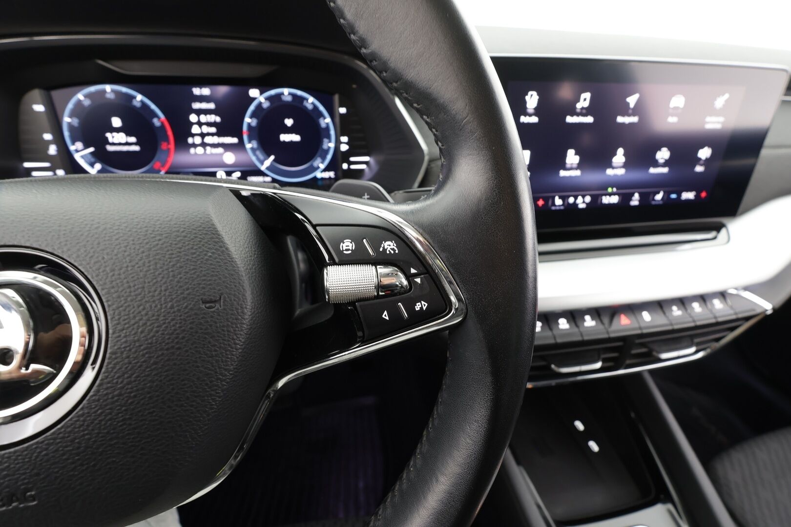 Skoda Octavia 2023 Combi 1.5 TSI Style eTEC DSG * Koukku / ACC / Webasto / Matrix-LED / P.Kamera / Smartlink / Keyless * - 1-om Suomi-auto / Kahdet renkaat aluvanteilla - HULLUT AVAJAISHULINAT KORKOTARJOUS 3,29 %