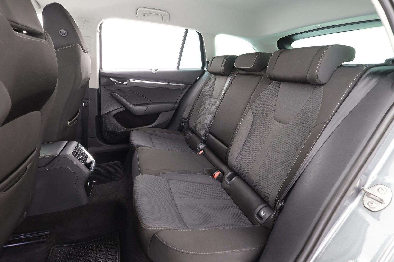 Skoda Octavia 2023 Combi 1.5 TSI Style eTEC DSG * Koukku / ACC / Webasto / Matrix-LED / P.Kamera / Smartlink / Keyless * - 1-om Suomi-auto / Kahdet renkaat aluvanteilla - HULLUT AVAJAISHULINAT KORKOTARJOUS 3,29 %