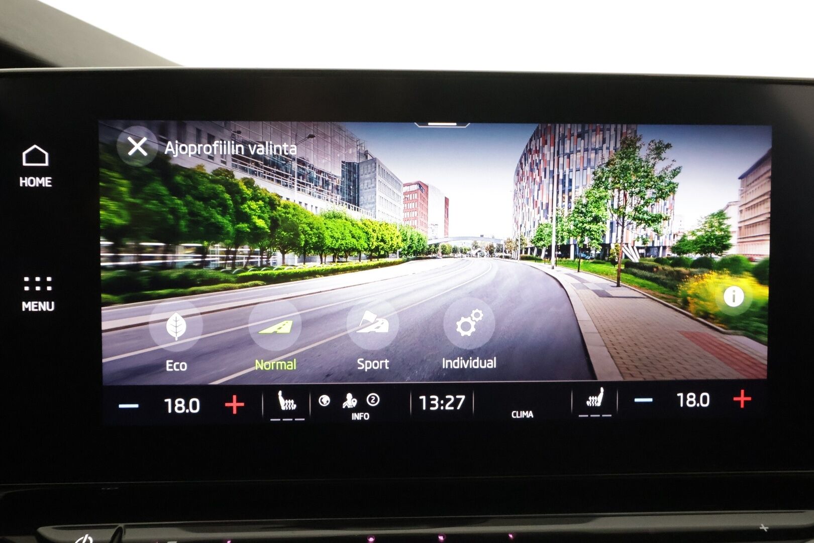 Skoda Octavia 2023 Combi 1.0 TSI Style eTEC DSG Autom. - ACC / Webasto / Matrix-LED / P.kamera / P.tutkat / Vetokoukku