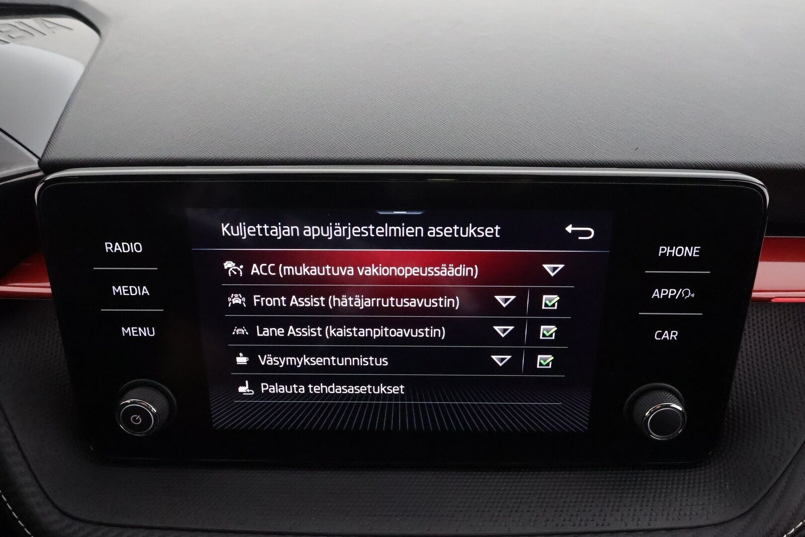 Skoda Fabia 2023 1.5 TSI Monte Carlo DSG * ACC / Lasikatto / Digimittari / P.tutkat / Apple&Android / Keyless * - 1.Om suomi-auto / Kahdet renkaat - HULLUT AVAJAISHULINAT KORKOTARJOUS 3,29 %