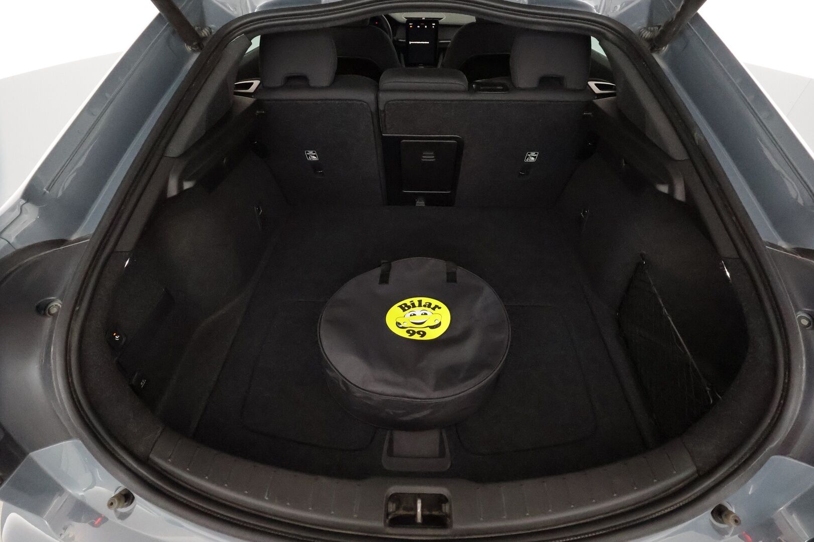 Polestar 2 2023 Long Range Dual Motor, 300kW, 78kWh **Adapt.vakkari / Muistipenkki / Lämpöpumppu / H&K / Lasikatto / 360,kamera** - 3,99 % KORKOTARJOUS TÄHÄN AUTOON - 1.Om Suomi-auto / Merkkihuollettu / Kahdet renkaat aluvanteilla / Koukku / Navi / Ratinlämmitin / Penkinlämmittimet takana 