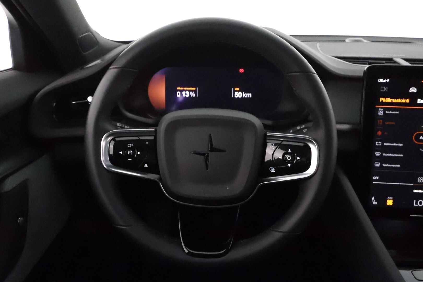 Polestar 2 2023 Long Range Dual Motor, 300kW, 78kWh **Adapt.vakkari / Muistipenkki / Lämpöpumppu / H&K / Lasikatto / 360,kamera** - 3,99 % KORKOTARJOUS TÄHÄN AUTOON - 1.Om Suomi-auto / Merkkihuollettu / Kahdet renkaat aluvanteilla / Koukku / Navi / Ratinlämmitin / Penkinlämmittimet takana 