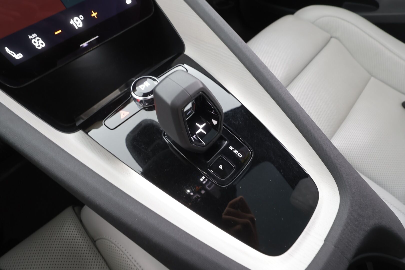 Polestar 2 2023 Long Range Dual Motor, 300kW, 78kWh - | ACC | ILP | Ilmastoidut Sporttinahat | 360° | Harman/Kardon | Lasikatto | Muistipenkki | Pilot assist | BLIS | 2x polestar alut | Merkkihuollot | 