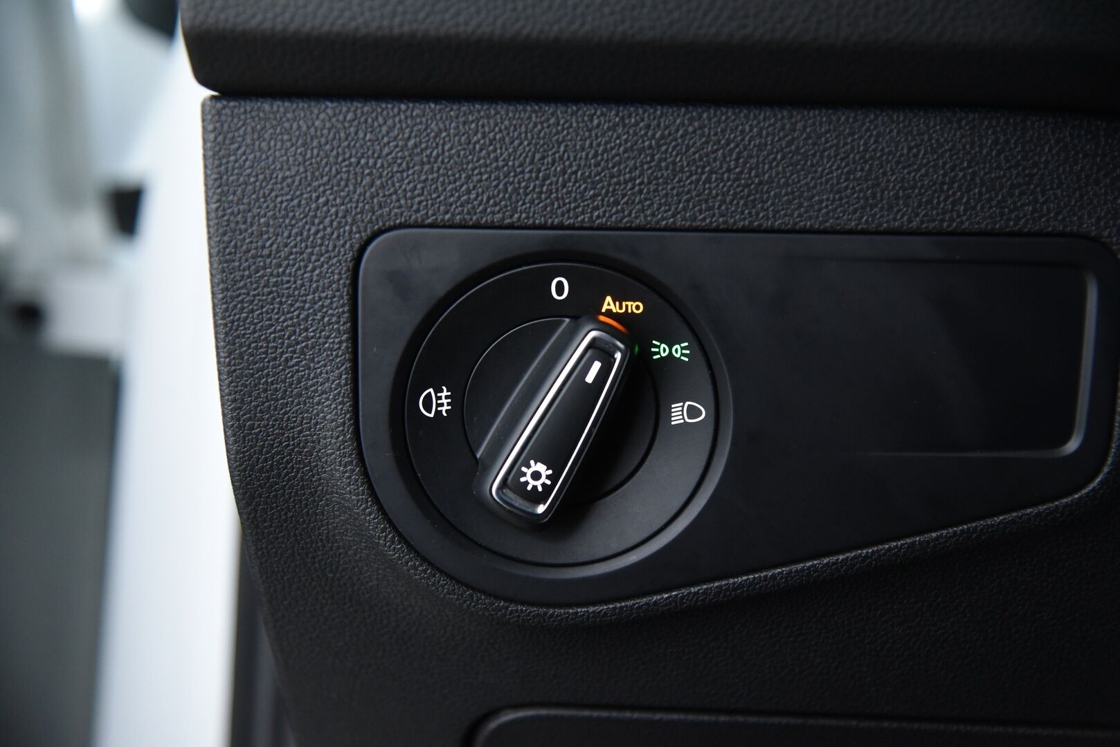 Volkswagen Tiguan 2023 Comfort 2,0 TDI SCR 110 kW 4MOTION DSG-automaatti / Adapt.Vak / PA-Lämmitin / Vetokoukku / Ratinlämmitin / - 3,99 % KORKOTARJOUS TÄHÄN AUTOON - / Harvinainen / Facelift / Juuri huollettu ja katsastettu  / 2x hyvät renkaat /