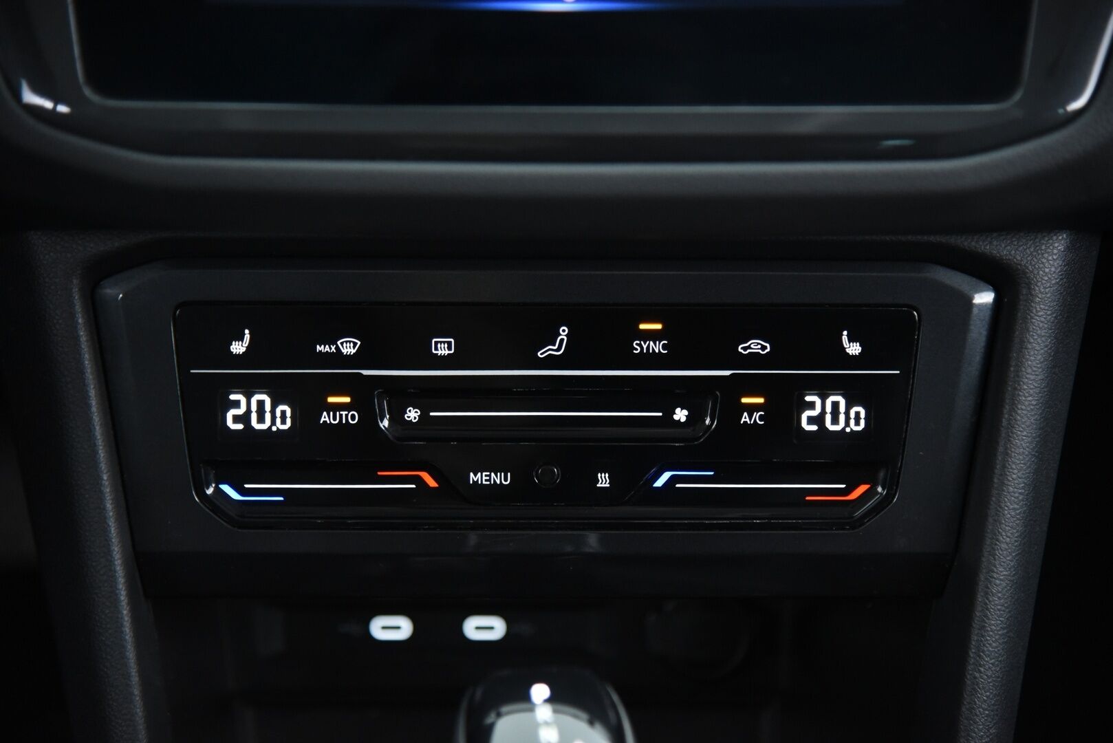 Volkswagen Tiguan 2023 Comfort 2,0 TDI SCR 110 kW 4MOTION DSG-automaatti / Adapt.Vak / PA-Lämmitin / Vetokoukku / Ratinlämmitin / - 3,99 % KORKOTARJOUS TÄHÄN AUTOON - / Harvinainen / Facelift / Juuri huollettu ja katsastettu  / 2x hyvät renkaat /