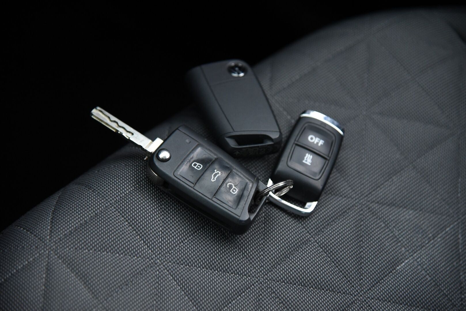 Volkswagen Tiguan 2023 Comfort 2,0 TDI SCR 110 kW 4MOTION DSG-automaatti / Adapt.Vak / PA-Lämmitin / Vetokoukku / Ratinlämmitin / - 3,99 % KORKOTARJOUS TÄHÄN AUTOON - / Harvinainen / Facelift / Juuri huollettu ja katsastettu  / 2x hyvät renkaat /