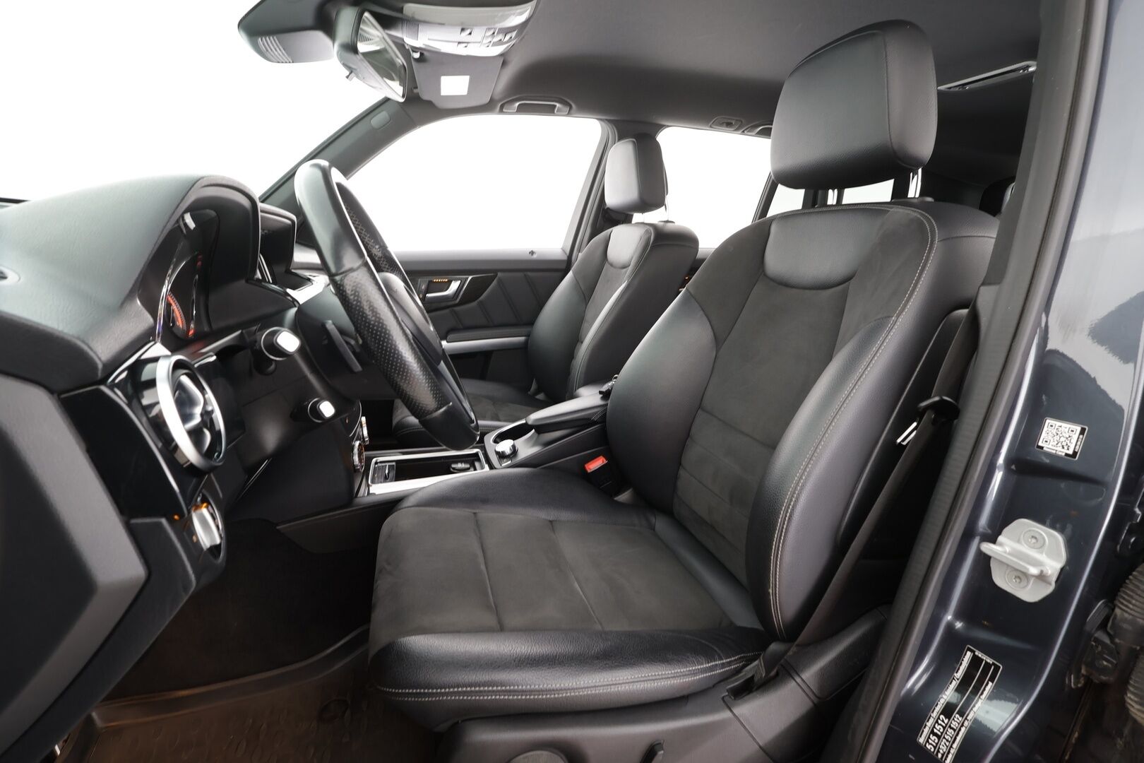 Mercedes-Benz GLK 2015 220 BlueTec 4Matic A * Vakkari / P.tutkat / ILS-Xenon / Navi / Puolinahat / Koukku / Lohkolämmitin * - Kahdet renkaat aluvanteilla