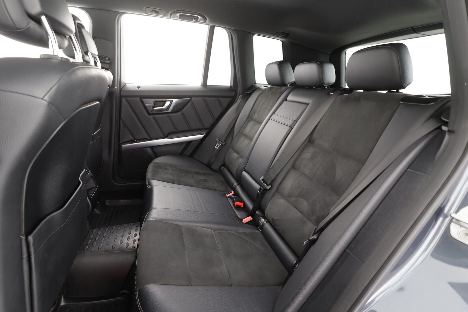 Mercedes-Benz GLK 2015 220 BlueTec 4Matic A * Vakkari / P.tutkat / ILS-Xenon / Navi / Puolinahat / Koukku / Lohkolämmitin * - Kahdet renkaat aluvanteilla