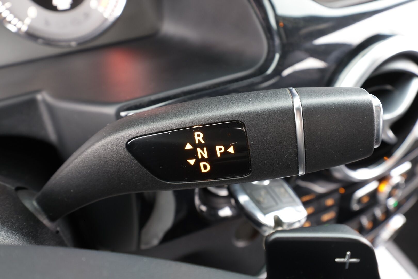 Mercedes-Benz GLK 2015 220 BlueTec 4Matic A * Vakkari / P.tutkat / ILS-Xenon / Navi / Puolinahat / Koukku / Lohkolämmitin * - Kahdet renkaat aluvanteilla