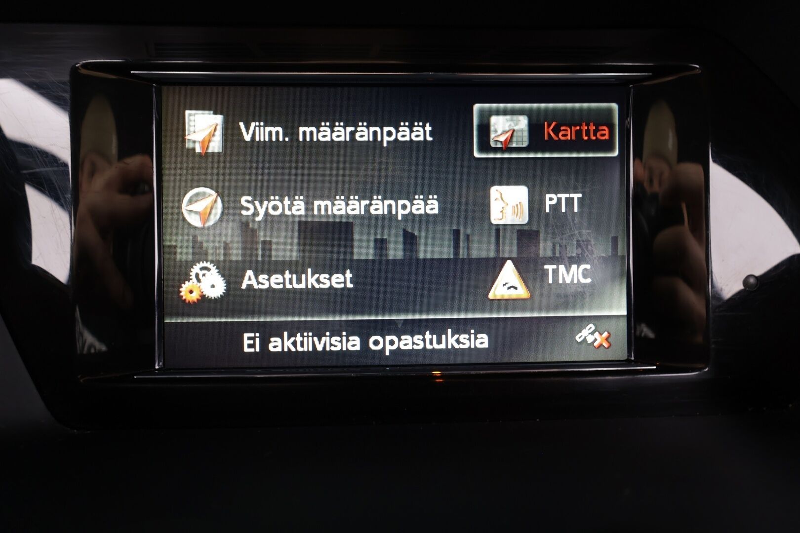 Mercedes-Benz GLK 2015 220 BlueTec 4Matic A * Vakkari / P.tutkat / ILS-Xenon / Navi / Puolinahat / Koukku / Lohkolämmitin * - Kahdet renkaat aluvanteilla