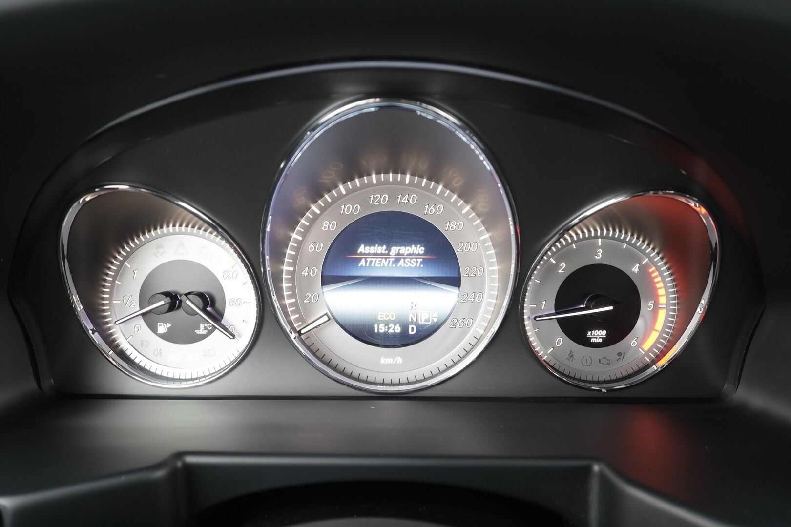 Mercedes-Benz GLK 2015 220 BlueTec 4Matic A * Vakkari / P.tutkat / ILS-Xenon / Navi / Puolinahat / Koukku / Lohkolämmitin * - Kahdet renkaat aluvanteilla