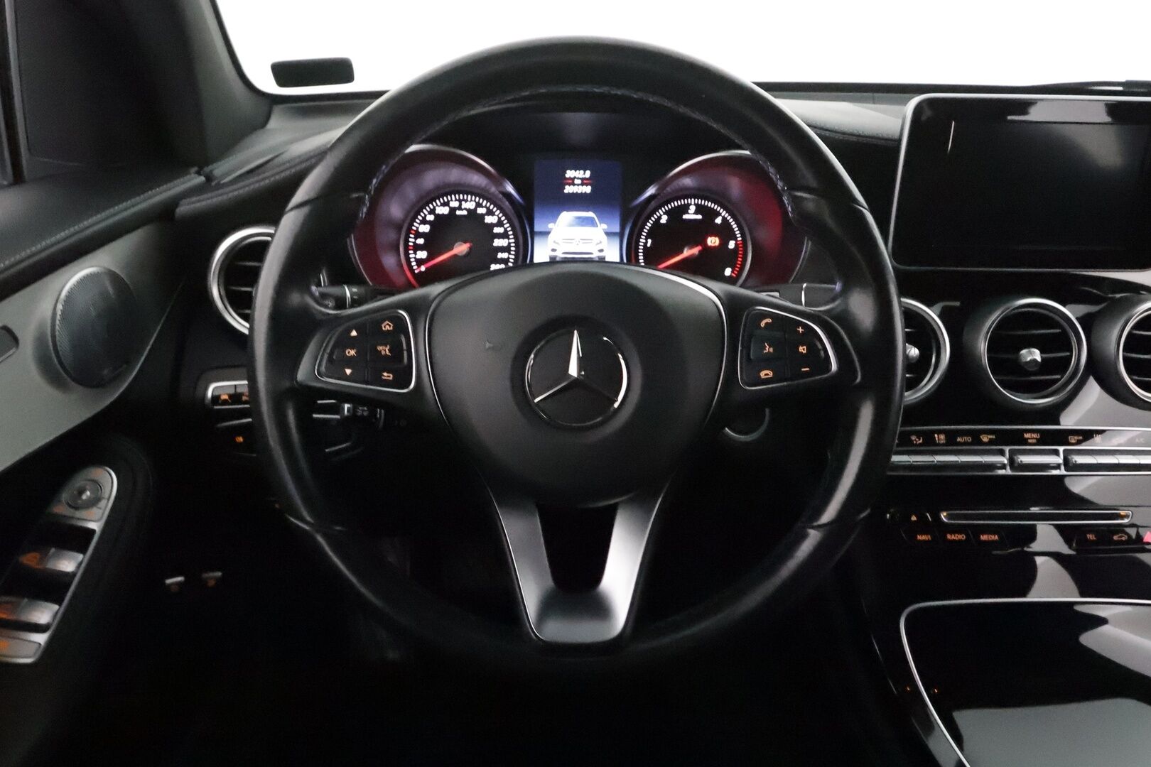 Mercedes-Benz GLC 2016 220 d 4Matic A Premium Business AMG **Distronic Pro / Burmester / Webasto / Ilma-alusta / Koukku / P.kamera / ILS-LED** - Kahdet Renkaat