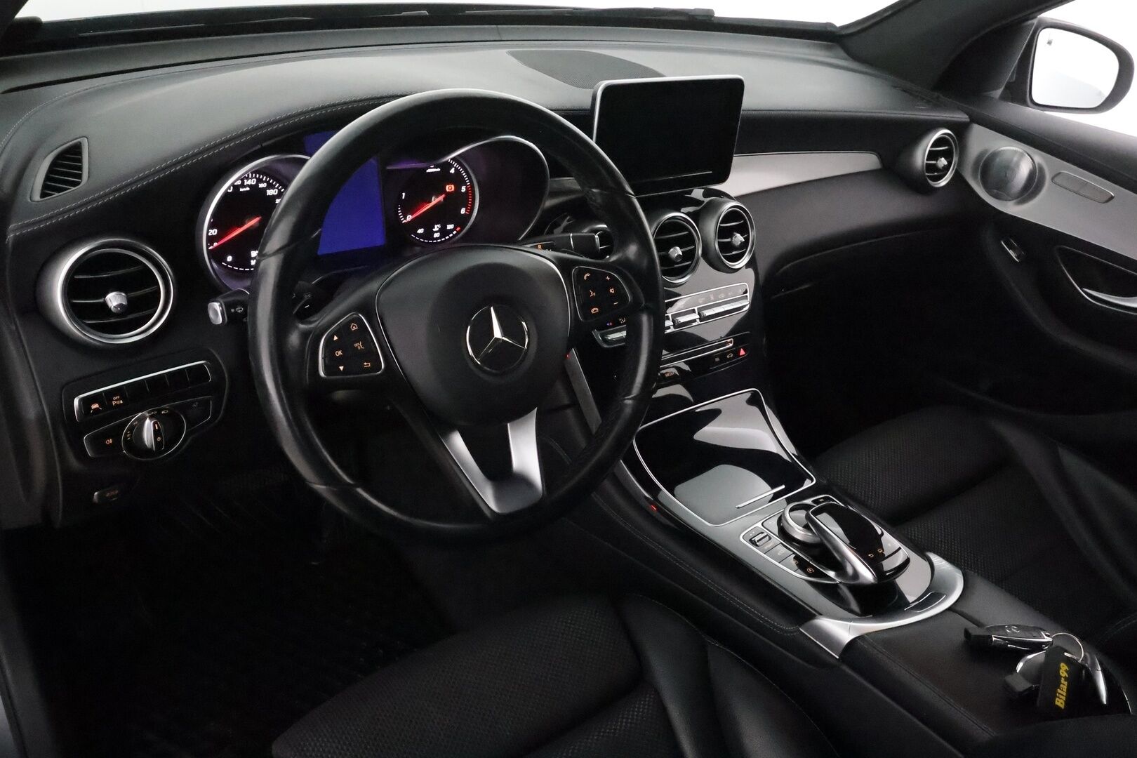 Mercedes-Benz GLC 2016 220 d 4Matic A Premium Business AMG **Distronic Pro / Burmester / Webasto / Ilma-alusta / Koukku / P.kamera / ILS-LED** - Kahdet Renkaat