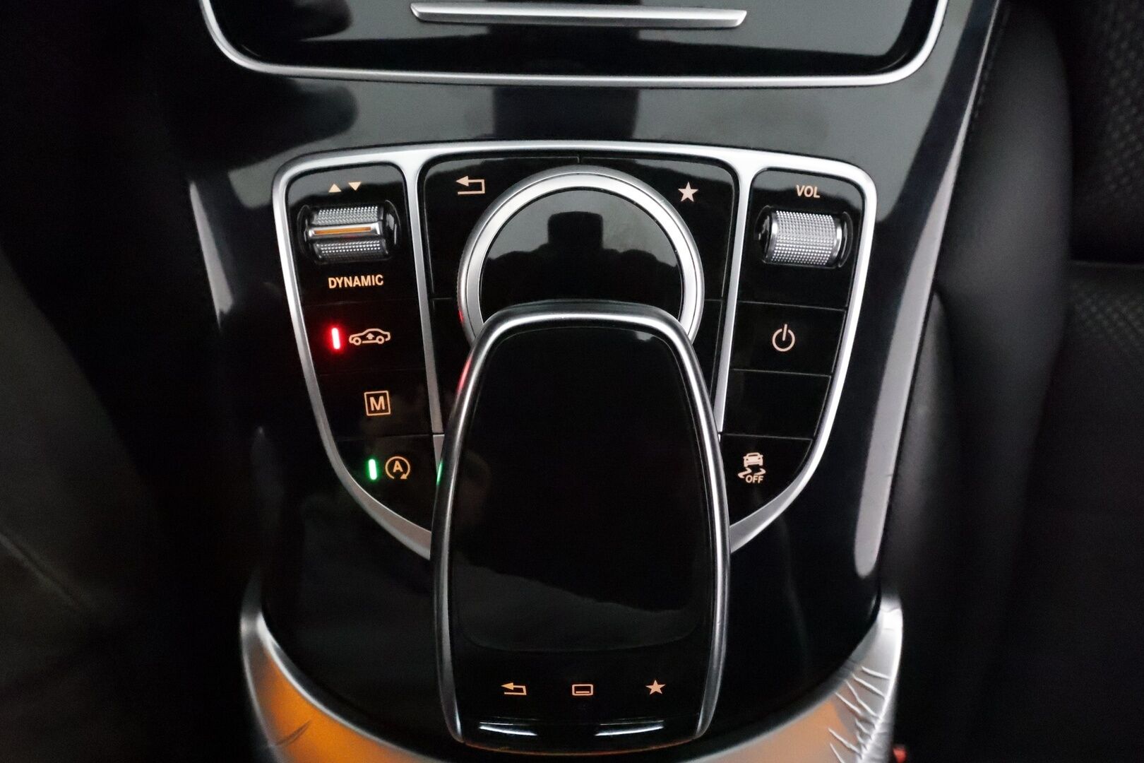Mercedes-Benz GLC 2016 220 d 4Matic A Premium Business AMG **Distronic Pro / Burmester / Webasto / Ilma-alusta / Koukku / P.kamera / ILS-LED** - Kahdet Renkaat
