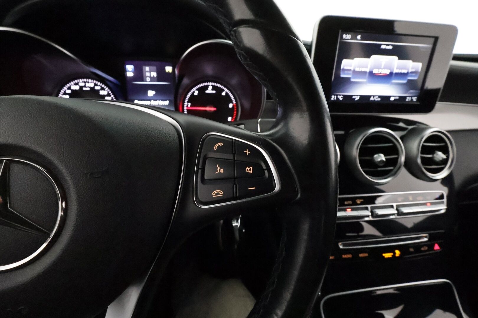 Mercedes-Benz GLC 2016 220 d 4Matic A Premium Business AMG **Distronic Pro / Burmester / Webasto / Ilma-alusta / Koukku / P.kamera / ILS-LED** - Kahdet Renkaat