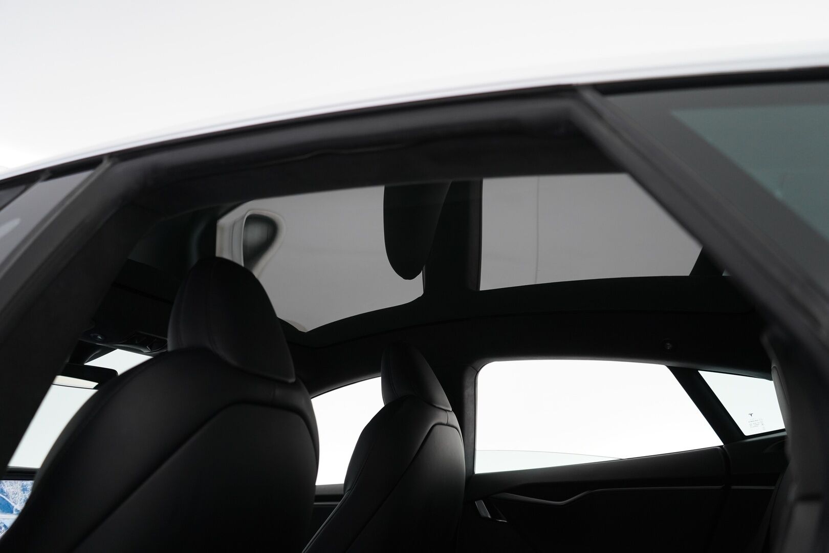 Tesla Model S 2020 Long Range AWD 100D Raven - Lasikatto | Ilma-alusta | ACC | Kamera | LED | Muistipenkki | Premium Audio | Navi | Kaistavahti | Keyless | Kahdet renkaat OEM alumiinivantein | Juuri katsastettu