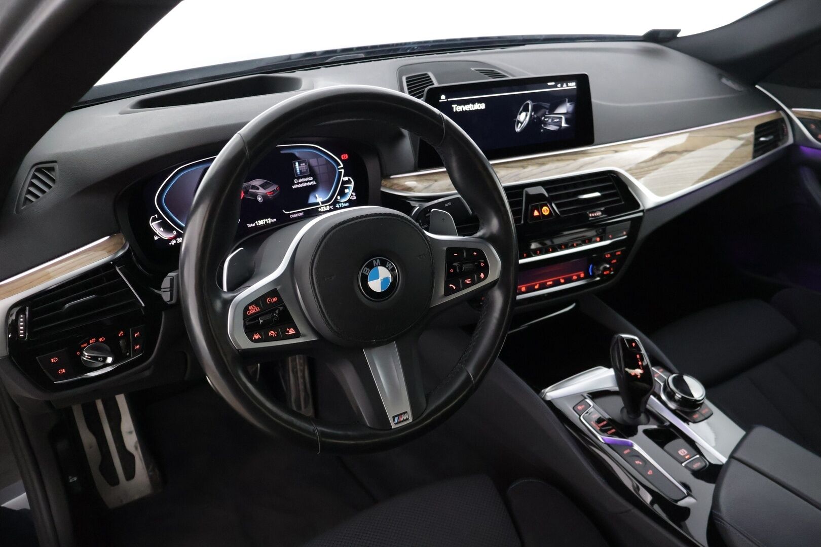 BMW 530 2020 G30 530e xDrive Charged Edition M-Sport * Adapt. vakkari / HUD / 360-kamera / Comfort Access / Muistipenkki * - * Siistikuntoinen yksilö asiallisesti huollettuna! / Driving Assistant Plus / Display key / Eleohjaus / Langaton lataus *