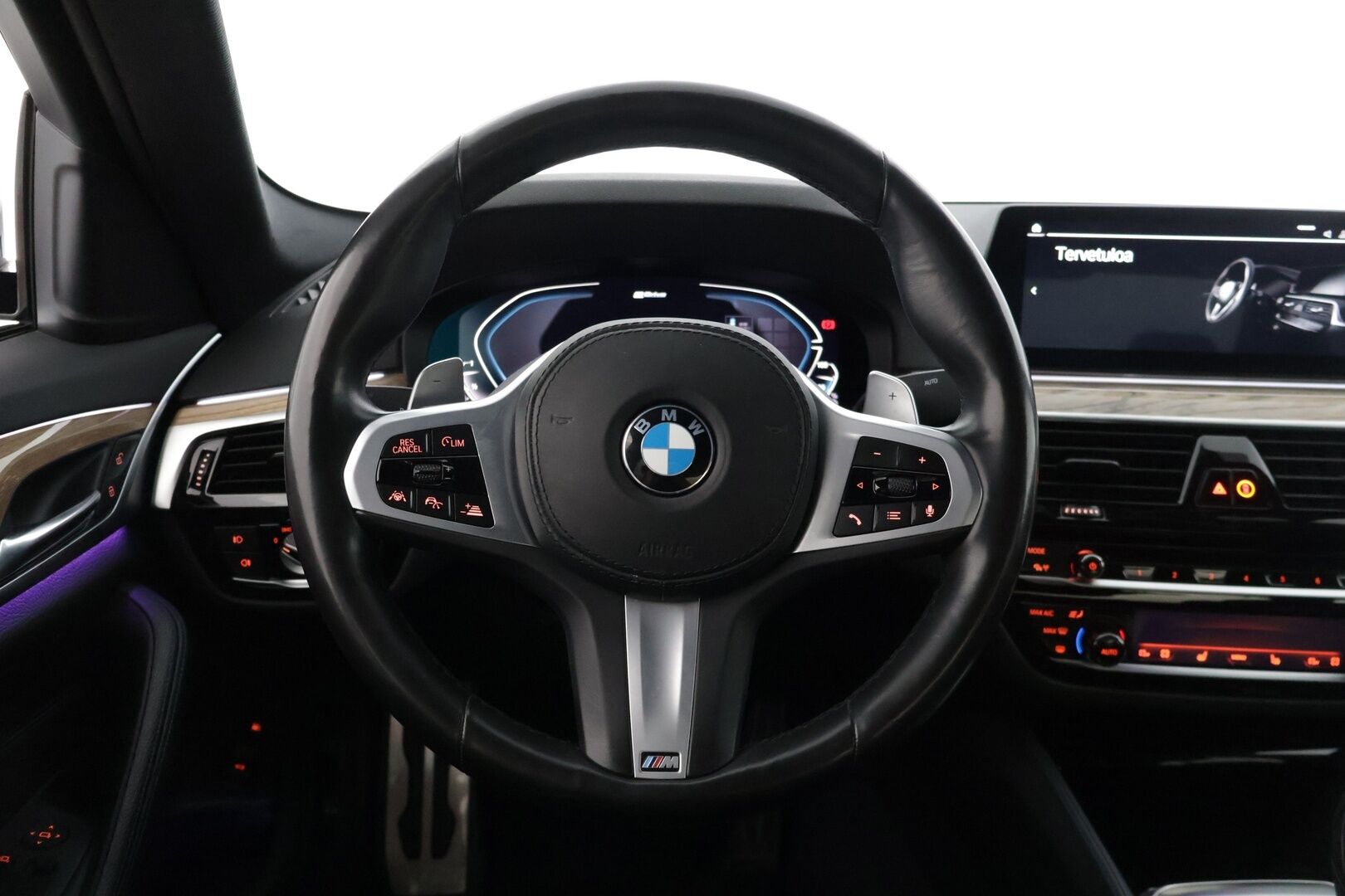 BMW 530 2020 G30 530e xDrive Charged Edition M-Sport * Adapt. vakkari / HUD / 360-kamera / Comfort Access / Muistipenkki * - * Siistikuntoinen yksilö asiallisesti huollettuna! / Driving Assistant Plus / Display key / Eleohjaus / Langaton lataus *