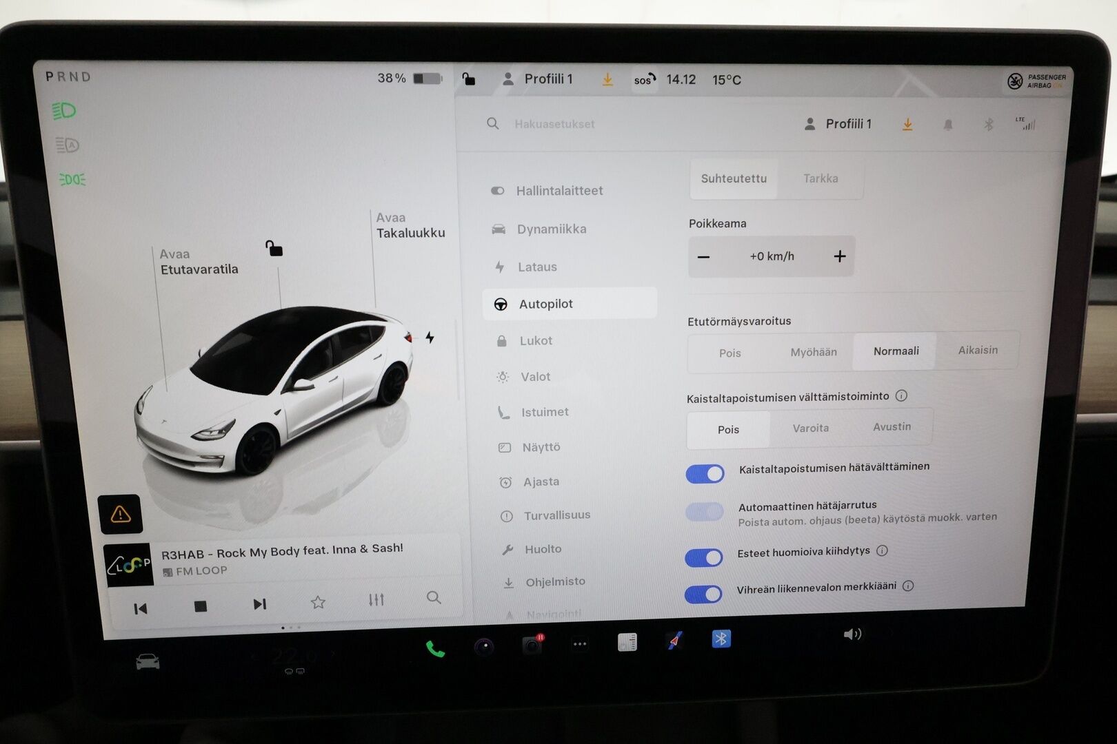 Tesla Model 3 2022 Performance **Lasikatto / ILP / ACC / Matrix-LED / P.Kamera / Muistipenkki / Premium Audio / Navi / Kaistavahti** - 3,99 % KORKOTARJOUS TÄHÄN AUTOON 21.9. ASTI! - Akku kuntotarkastettu / 2x Latauskaapelit / Kahdet Renkaat