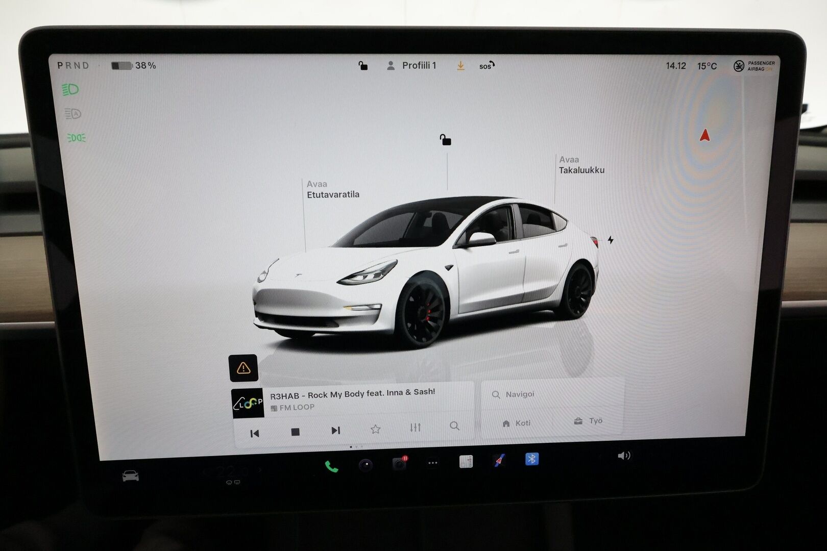 Tesla Model 3 2022 Performance **Lasikatto / ILP / ACC / Matrix-LED / P.Kamera / Muistipenkki / Premium Audio / Navi / Kaistavahti** - 3,99 % KORKOTARJOUS TÄHÄN AUTOON 21.9. ASTI! - Akku kuntotarkastettu / 2x Latauskaapelit / Kahdet Renkaat