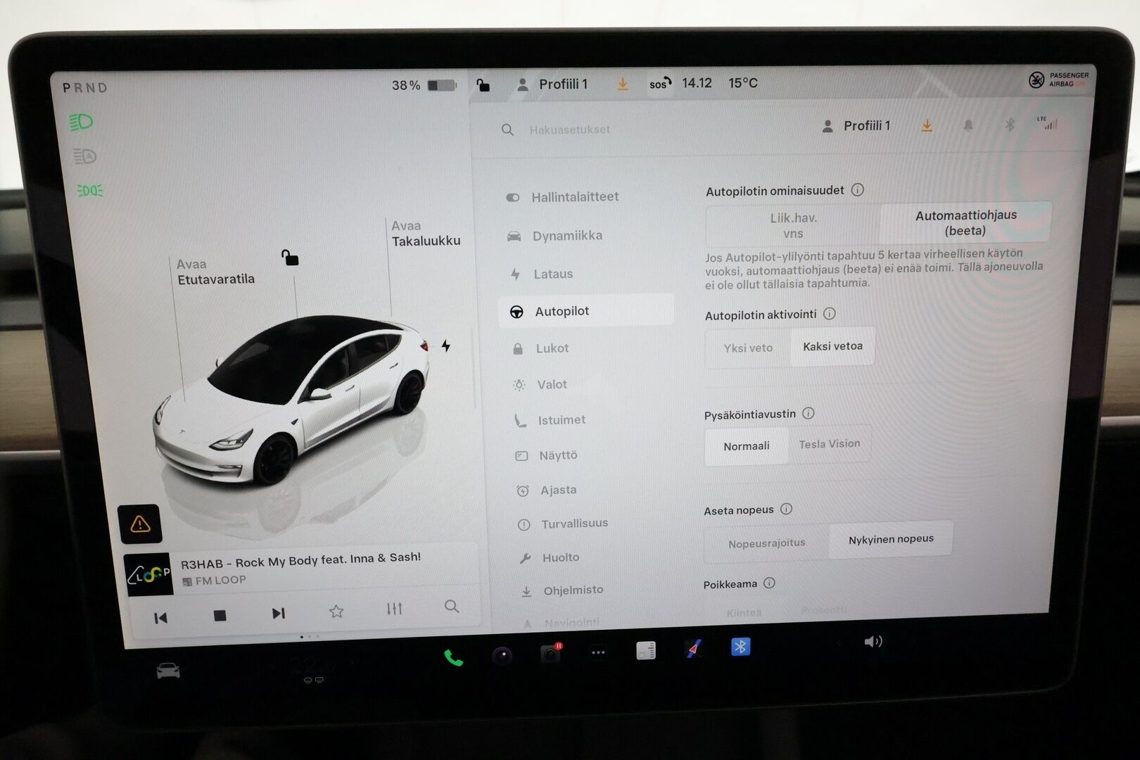 Tesla Model 3 2022 Performance **Lasikatto / ILP / ACC / Matrix-LED / P.Kamera / Muistipenkki / Premium Audio / Navi / Kaistavahti** - 3,99 % KORKOTARJOUS TÄHÄN AUTOON 21.9. ASTI! - Akku kuntotarkastettu / 2x Latauskaapelit / Kahdet Renkaat