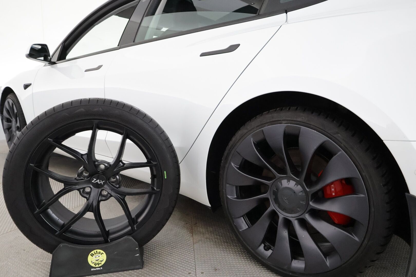 Tesla Model 3 2022 Performance **Lasikatto / ILP / ACC / Matrix-LED / P.Kamera / Muistipenkki / Premium Audio / Navi / Kaistavahti** - 3,99 % KORKOTARJOUS TÄHÄN AUTOON 21.9. ASTI! - Akku kuntotarkastettu / 2x Latauskaapelit / Kahdet Renkaat