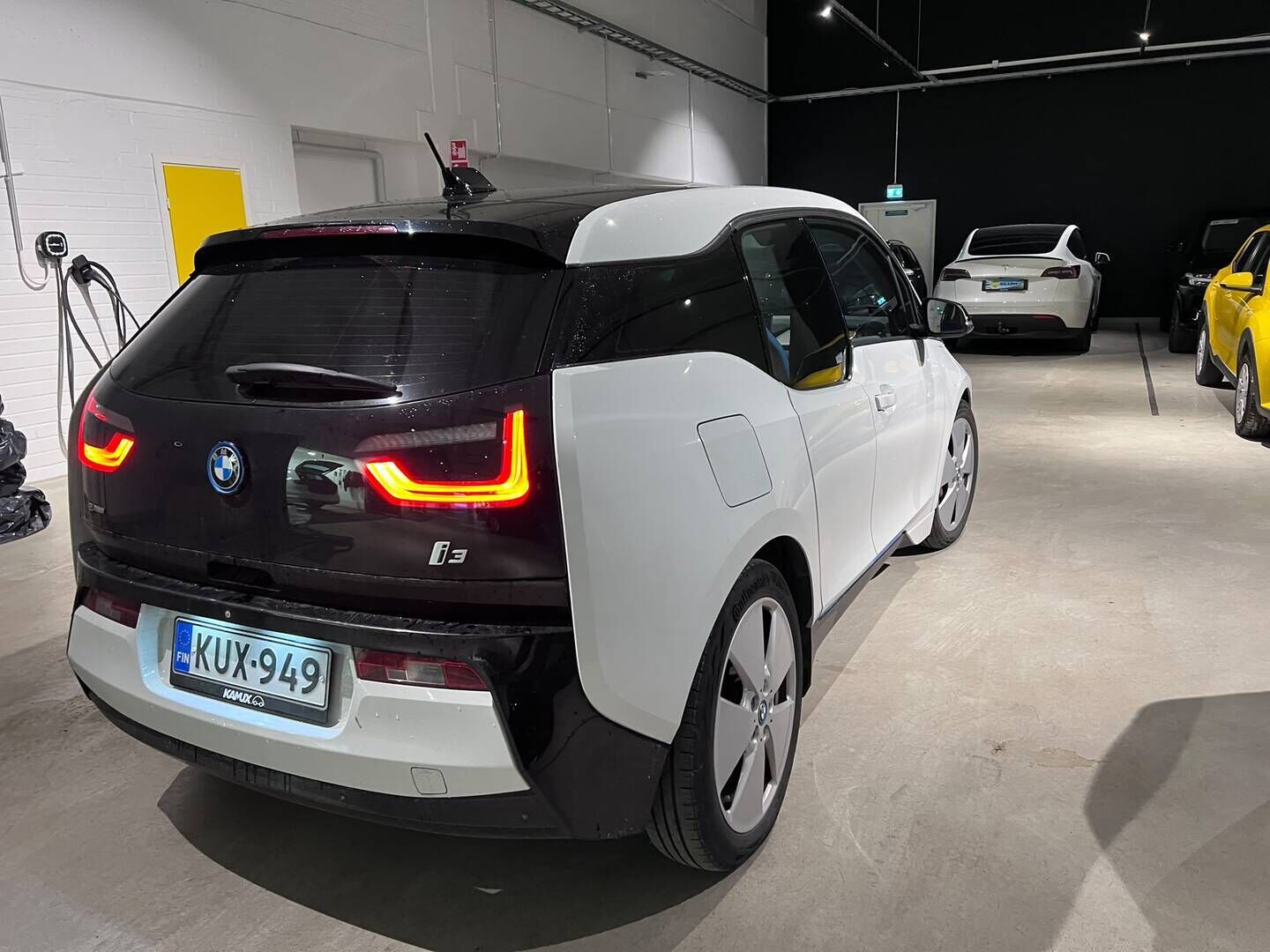BMW i3 2016 i3 Sedan (AA) 4ov 647cm3 A - | Navi | Bluetooth | Vakkari | P.Kamera | Tutkat | 2x Hyvillä Renkailla |