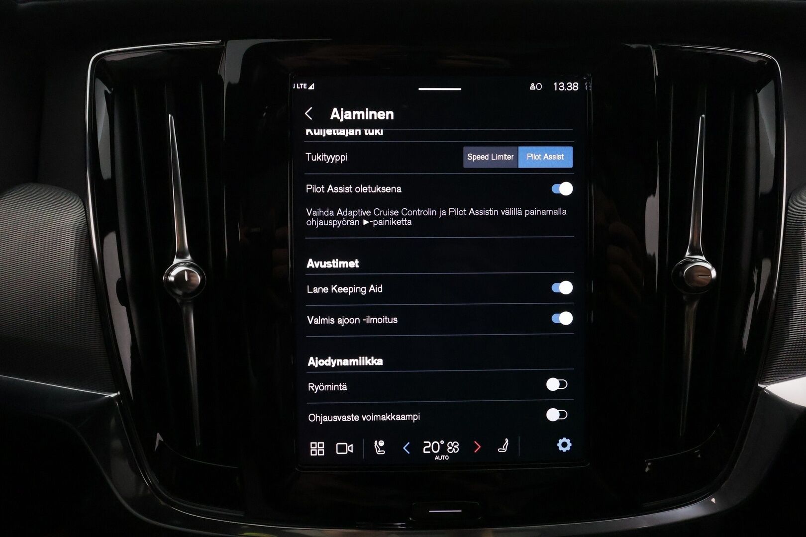 Volvo V90 2023 T8 AWD Long Range High Performance **1.Om Suomi-auto / HUD / Panorama / 360° Kamera / Adapt.Vakkari / Koukku** - 3,99 % KORKOTARJOUS TÄHÄN AUTOON - Sporttipenkit Muistilla / Pixel-LED / Harman/Kardon / Kaistavahti /  Google Maps / KeylessGo / 2x Renkaat