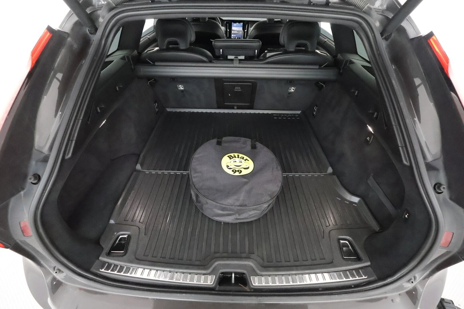 Volvo V90 2023 T8 AWD Long Range High Performance **1.Om Suomi-auto / HUD / Panorama / 360° Kamera / Adapt.Vakkari / Koukku** - 3,99 % KORKOTARJOUS TÄHÄN AUTOON - Sporttipenkit Muistilla / Pixel-LED / Harman/Kardon / Kaistavahti /  Google Maps / KeylessGo / 2x Renkaat