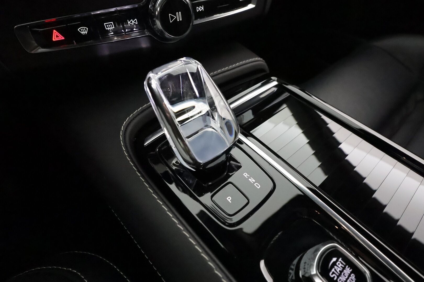 Volvo V90 2023 T8 AWD Long Range High Performance **1.Om Suomi-auto / HUD / Panorama / 360° Kamera / Adapt.Vakkari / Koukku** - 3,99 % KORKOTARJOUS TÄHÄN AUTOON - Sporttipenkit Muistilla / Pixel-LED / Harman/Kardon / Kaistavahti /  Google Maps / KeylessGo / 2x Renkaat