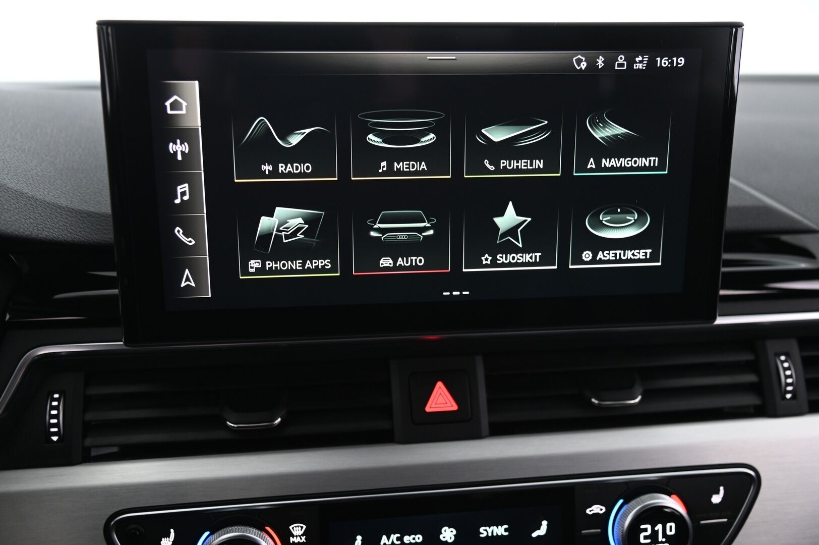 Audi A4 2023 Sedan Business Advanced 40 TFSI 150kW MHEV quattro S-Line *Suomi-Auto / Digimittaristo / Webasto / Kessy / Koukku (alle taittuva) / P-Kamera* - 3,99 % KORKOTARJOUS TÄHÄN AUTOON - *2.Om. / Matrix Led / S-Line ulkonäköpaketti / S-Line sisätilapaketti / Vakkari / P-Tutkat / Urheiluistuimet*