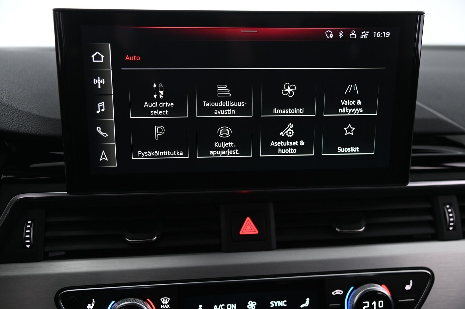 Audi A4 2023 Sedan Business Advanced 40 TFSI 150kW MHEV quattro S-Line *Suomi-Auto / Digimittaristo / Webasto / Kessy / Koukku (alle taittuva) / P-Kamera* - 3,99 % KORKOTARJOUS TÄHÄN AUTOON - *2.Om. / Matrix Led / S-Line ulkonäköpaketti / S-Line sisätilapaketti / Vakkari / P-Tutkat / Urheiluistuimet*