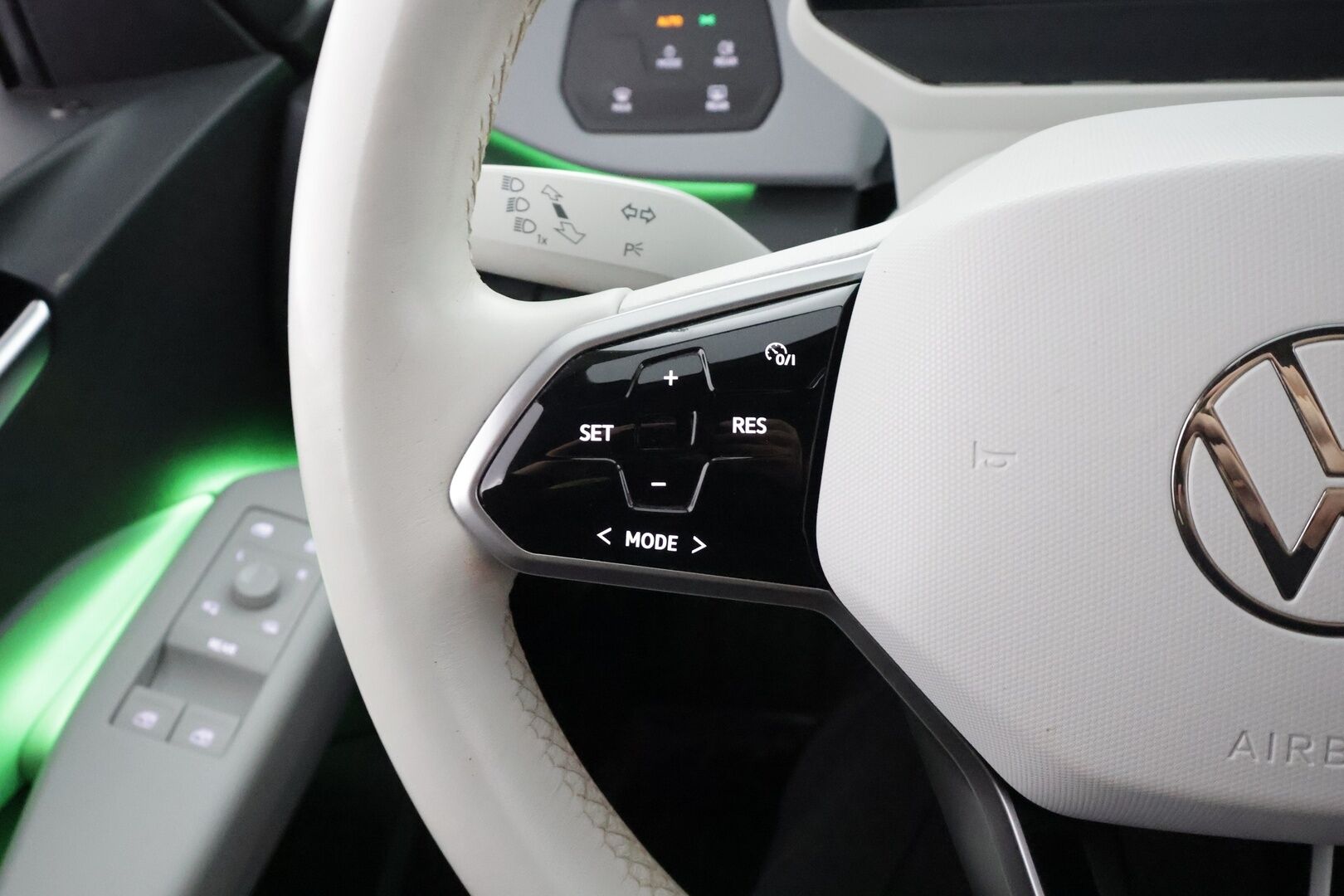 Volkswagen ID.3 2023 Pro Performance FastLane 150 kW, akku 58 kWh - | ACC | ILP | P.kamera | Nahka-alcantara | Lane Assist | Keyless | Ambient Light | Apple & Android | 1-om suomiauto | 2x renkaat aluin | ALV | 