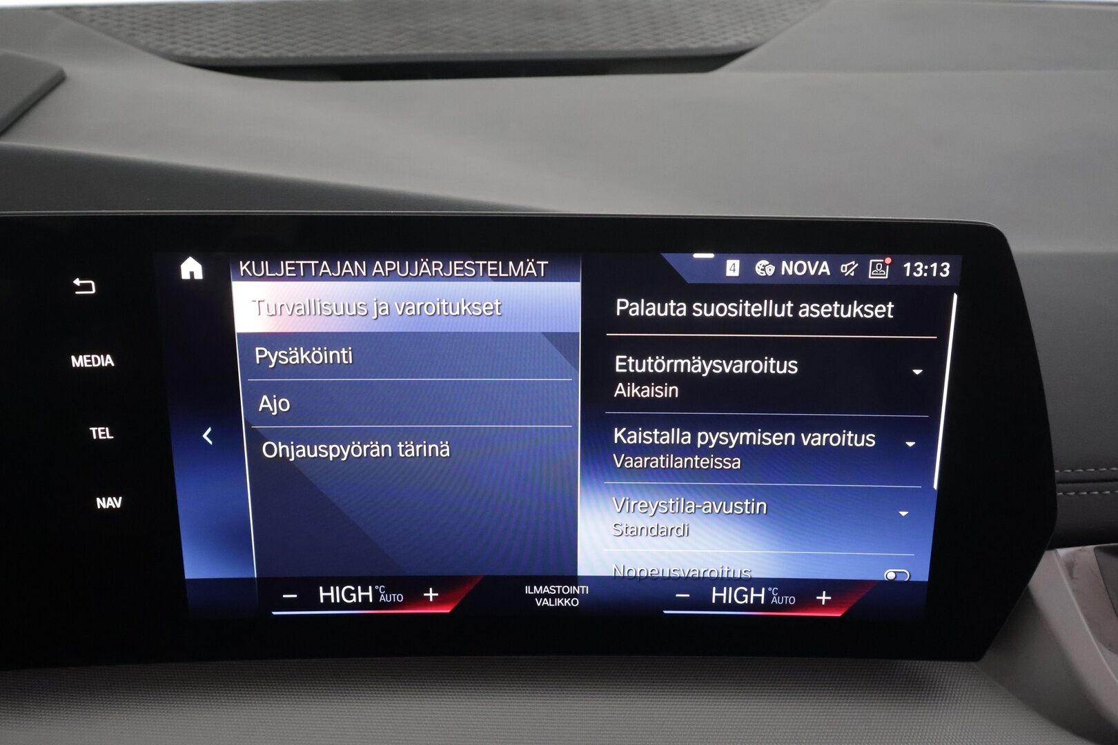 BMW 225 2023 U06 Active Tourer 225e xDrive Charged Edition * Widescreen / ACC / Adapt.LED / 360 / Sportpenkit / Kaistavahti / HUD * - 1-om Suomi-auto / Akku kuntotarkastettu SoH 97% / 2x Latauskaapelit / Kahdet renkaat aluvanteilla / Merkkihuollot