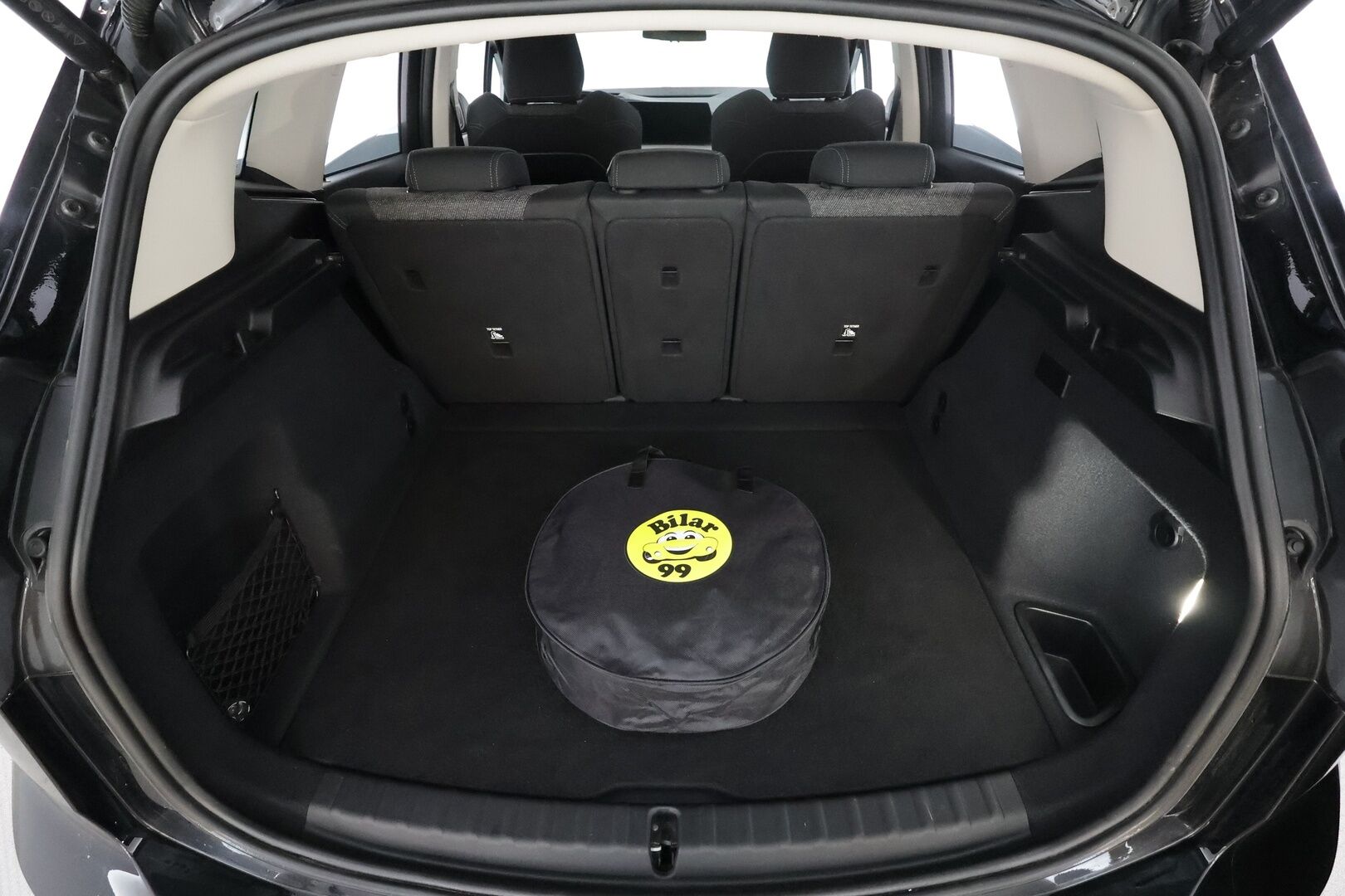 BMW 225 2023 U06 Active Tourer 225e xDrive Charged Edition * Widescreen / ACC / Adapt.LED / 360 / Sportpenkit / Kaistavahti / HUD * - 1-om Suomi-auto / Akku kuntotarkastettu SoH 97% / 2x Latauskaapelit / Kahdet renkaat aluvanteilla / Merkkihuollot