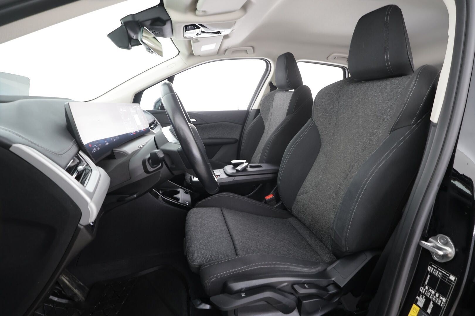 BMW 225 2023 U06 Active Tourer 225e xDrive Charged Edition * Adapt.Vakkari / HUD / Widescreen / Adapt.LED / 360-Kamera / Sporttipenkit - 1-om Suomi-auto / Akku kuntotarkastettu SoH 97% / 2x Latauskaapelit / Kahdet renkaat aluvanteilla / Merkkihuollot